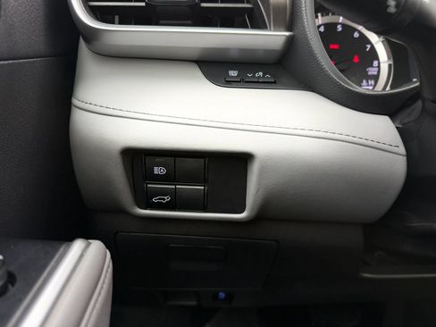 Used 2022 Toyota Highlander LE AWD/4WD image 33