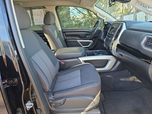Used 2021 Nissan Titan SV w/ SV Convenience Package image 9