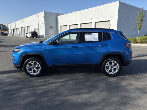 Certified 2025 Jeep Compass Latitude image 6