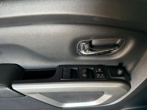 Used 2017 Nissan Titan SL RWD image 12