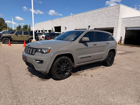 Certified 2021 Jeep Grand Cherokee Laredo X AWD/4WD image 1
