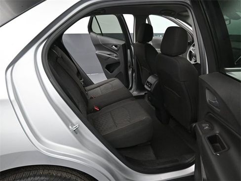 Used 2018 Chevrolet Equinox LT image 30
