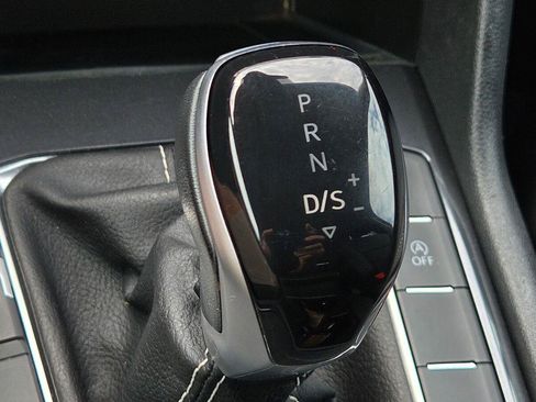 Certified 2023 Volkswagen Tiguan SE FWD image 33