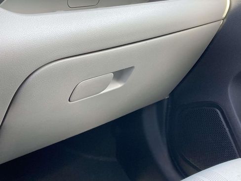 Used 2025 Hyundai Venue SEL FWD image 30