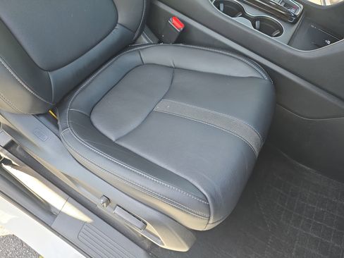 Used 2025 Honda Pilot EX-L image 10