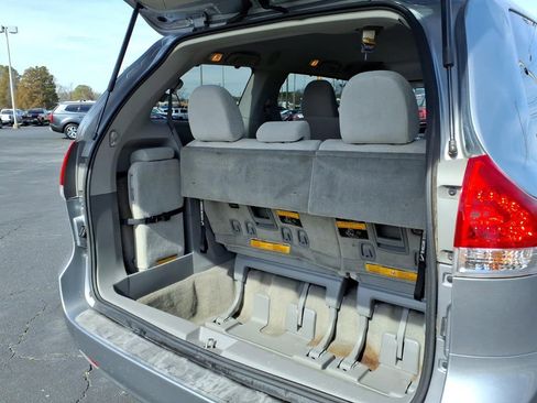 Used 2014 Toyota Sienna LE image 27