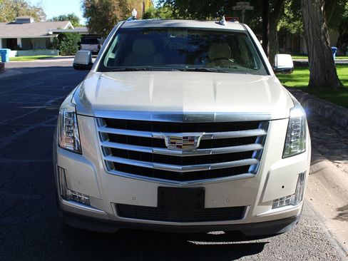 Used 2015 Cadillac Escalade ESV Premium image 4