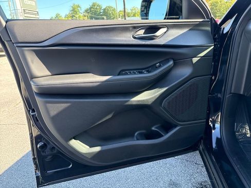 New 2025 Jeep Grand Cherokee Altitude image 13