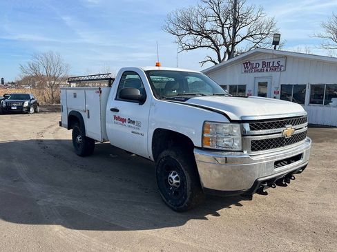 Used 2011 Chevrolet Silverado 2500 W/T w/ Snow Plow Prep Package image 3