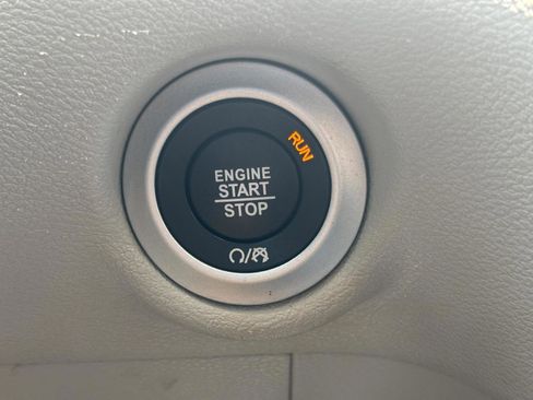 Used 2021 Chrysler Voyager LX image 30