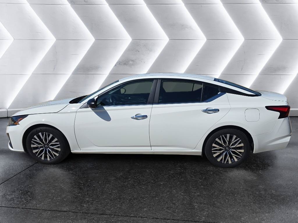 Used 2025 Nissan Altima 2.5 SV FWD image 8