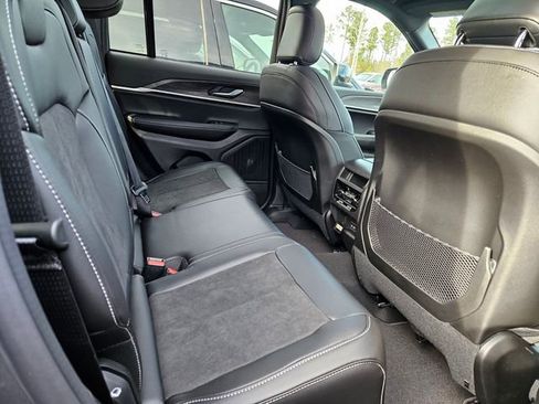 New 2026 Jeep Grand Cherokee Altitude image 6