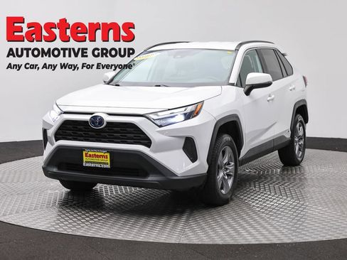 Used 2022 Toyota RAV4 XLE AWD/4WD image 1