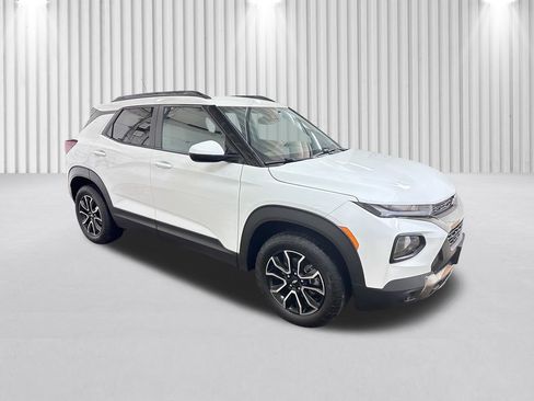 Used 2023 Chevrolet TrailBlazer ACTIV w/ Convenience Package image 2