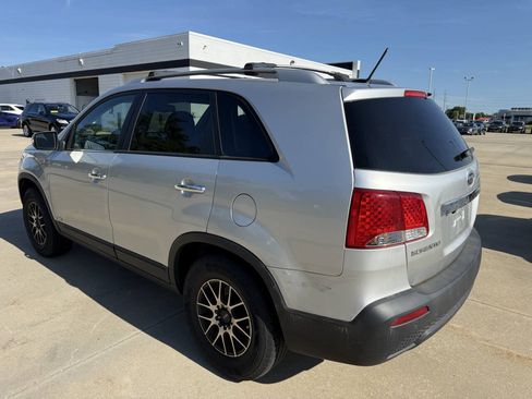 Used 2013 Kia Sorento LX w/ Convenience Pkg AWD/4WD image 4