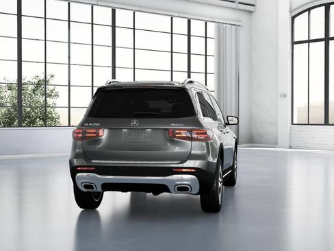Used 2026 Mercedes-Benz GLB 250 4MATIC image 24