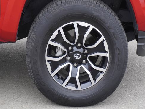 Used 2022 Toyota Tacoma TRD Sport image 5