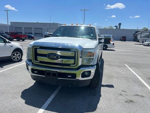 Used 2015 Ford F250 XLT w/ XLT Premium Package AWD/4WD image 4