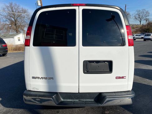 Used 2020 GMC Savana 3500 LT w/ LT Preferred Equipment Group image 4