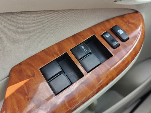 Used 2013 Toyota Corolla L image 25