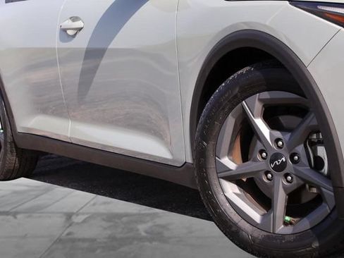 Used 2025 Kia K4 FWD image 3