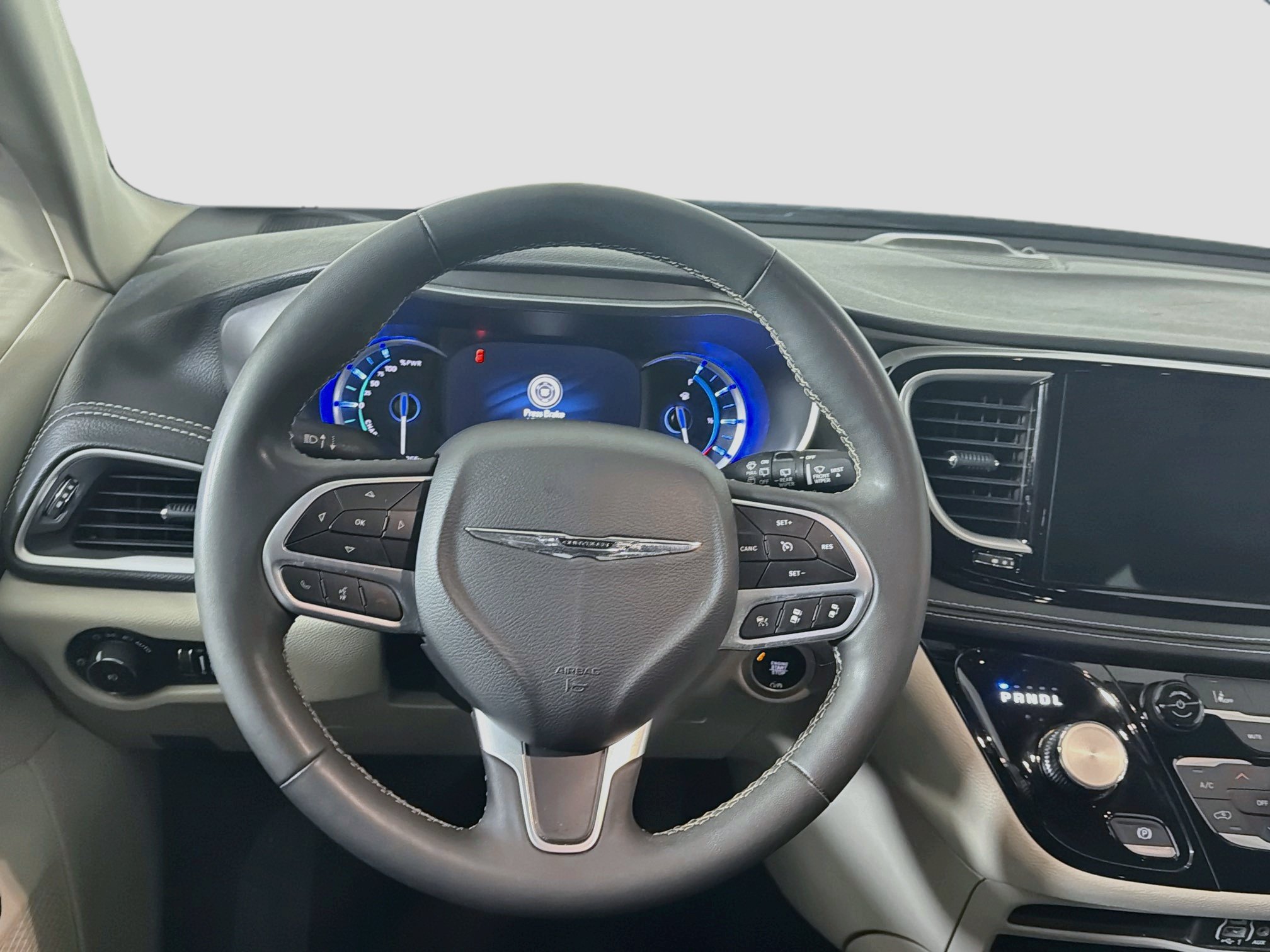 Used 2023 Chrysler Pacifica Touring-L FWD image 17