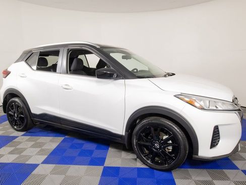 Used 2024 Nissan Kicks SV image 3