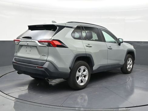 Used 2021 Toyota RAV4 XLE FWD image 5