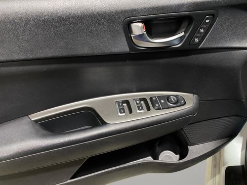 Used 2019 Kia Optima LX FWD image 9