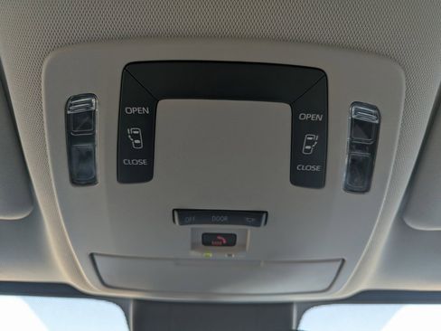 Used 2024 Toyota Sienna LE image 26