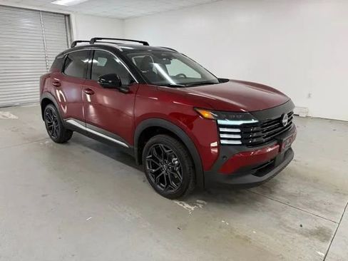 New 2025 Nissan Kicks SR image 3