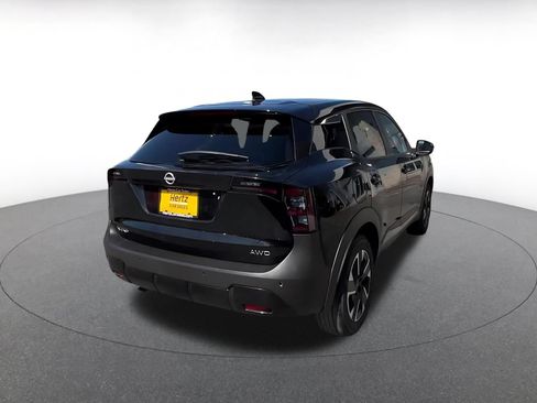 Used 2025 Nissan Kicks SV AWD/4WD image 15