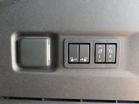 Used 2021 Chevrolet Suburban High Country AWD/4WD image 20