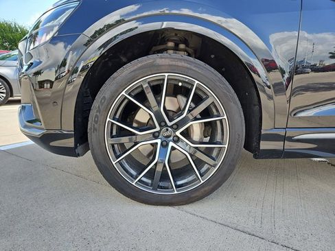 Used 2020 Audi Q8 Prestige w/ Prestige Package image 23