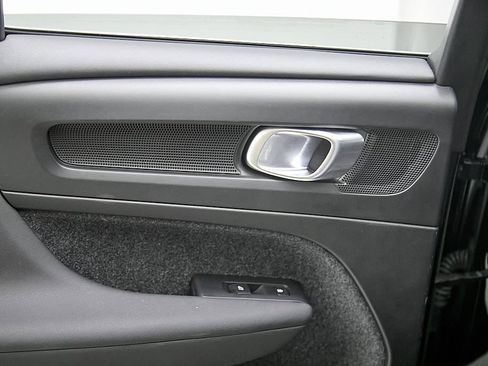 Certified 2023 Volvo XC40 B5 Plus image 20