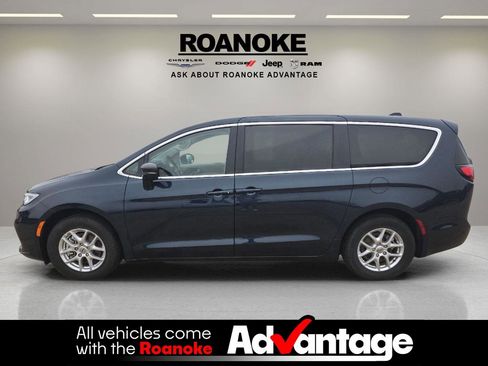 Used 2024 Chrysler Pacifica Touring-L image 2