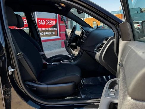 Used 2014 Dodge Avenger SE image 14