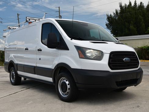 Used 2015 Ford Transit 250 130 Low Roof RWD image 1