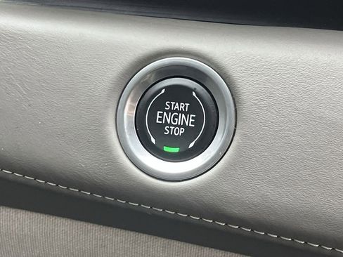 Used 2022 Cadillac Escalade ESV Premium Luxury Platinum w/ Heavy-Duty Trailer Package image 9