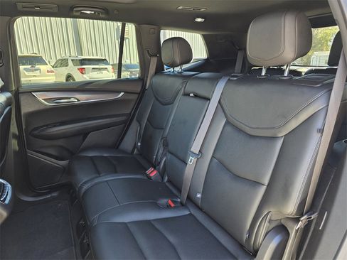 Used 2023 Cadillac XT6 Luxury image 17