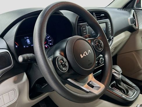 Used 2022 Kia Soul LX image 11