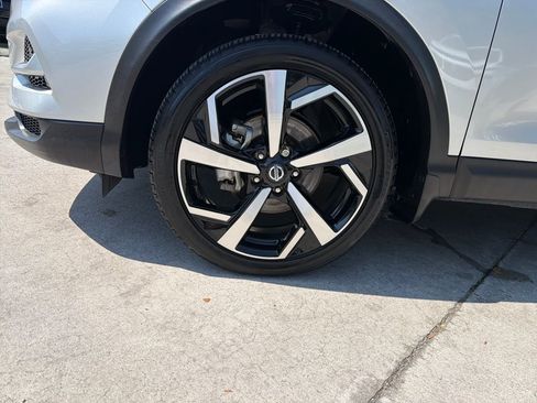 Certified 2022 Nissan Rogue Sport SL FWD image 12