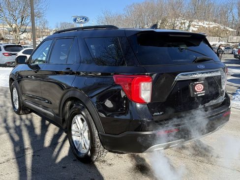 Used 2021 Ford Explorer XLT w/ Equipment Group 202A image 8