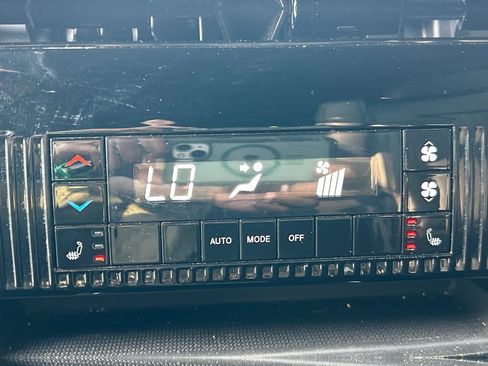 Used 2025 Jeep Wagoneer Series II AWD/4WD image 26