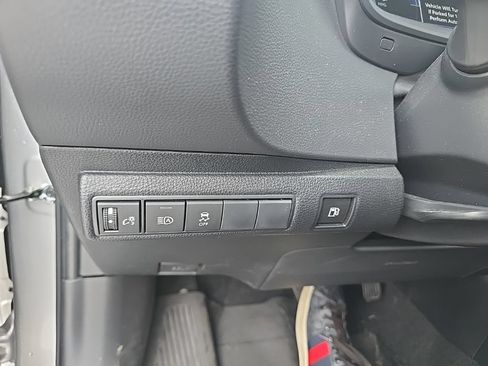 Used 2026 Toyota Corolla SE w/ SE Premium Package AWD/4WD image 17
