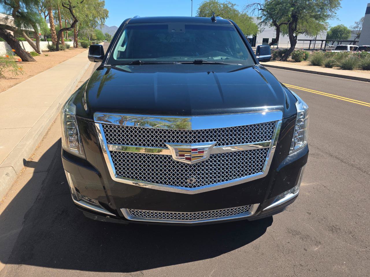 Used 2019 Cadillac Escalade ESV Luxury AWD/4WD image 5