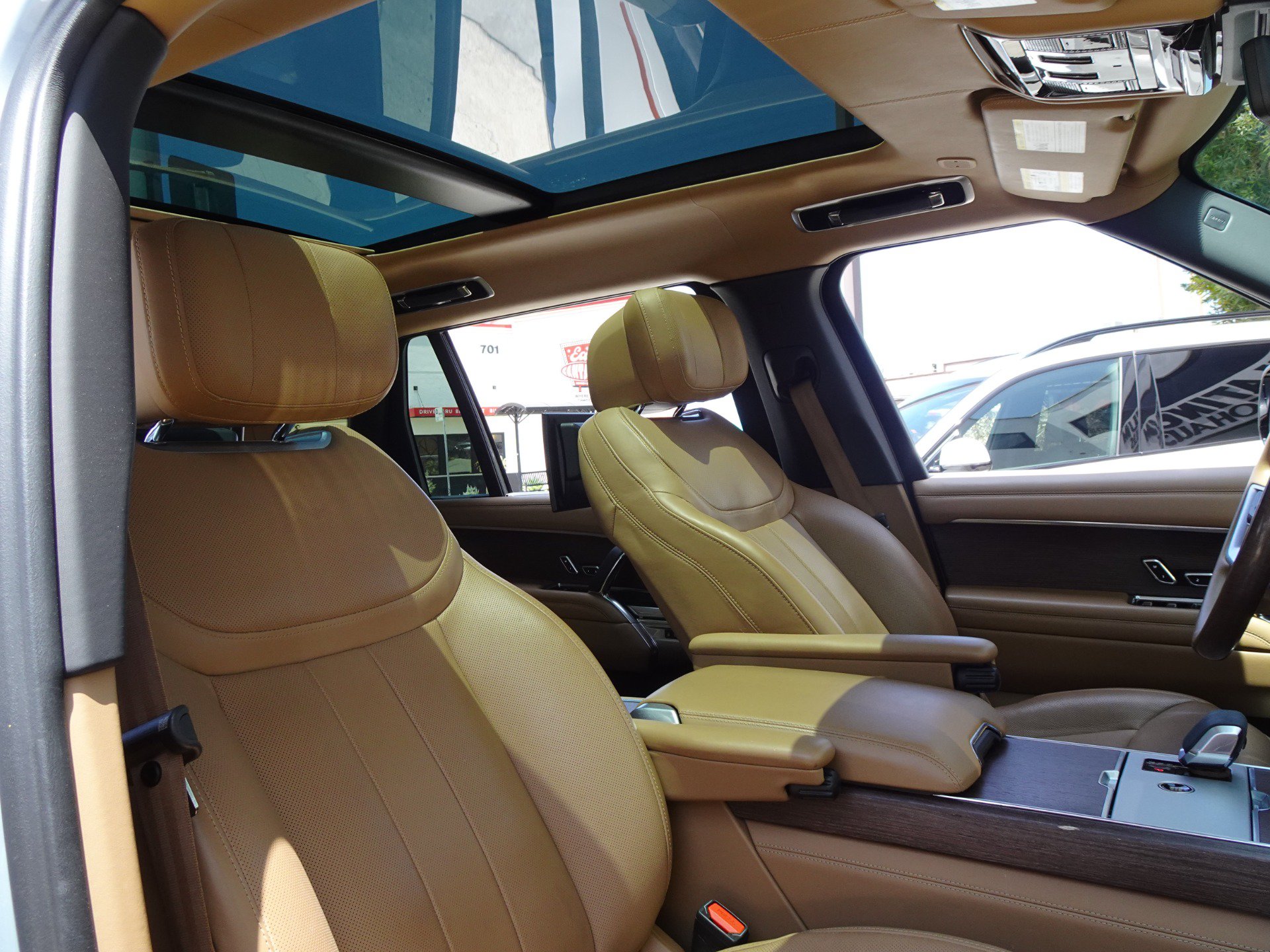 Used 2024 Land Rover Range Rover Long Wheelbase Autobiography AWD/4WD image 24