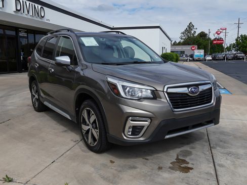Used 2019 Subaru Forester Touring AWD/4WD image 2