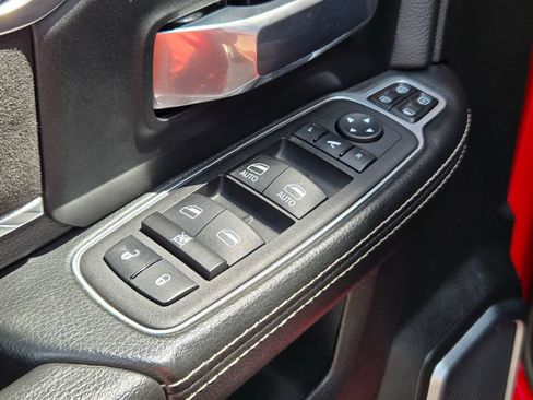 Used 2024 RAM 2500 Laramie AWD/4WD image 12