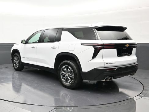 Used 2024 Chevrolet Traverse LS FWD image 3
